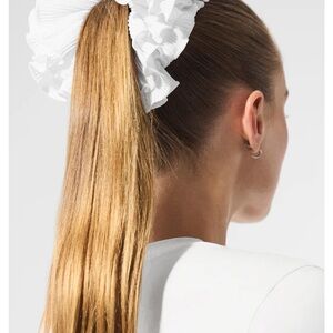 ALO Yoga White Pleated Scrunchie